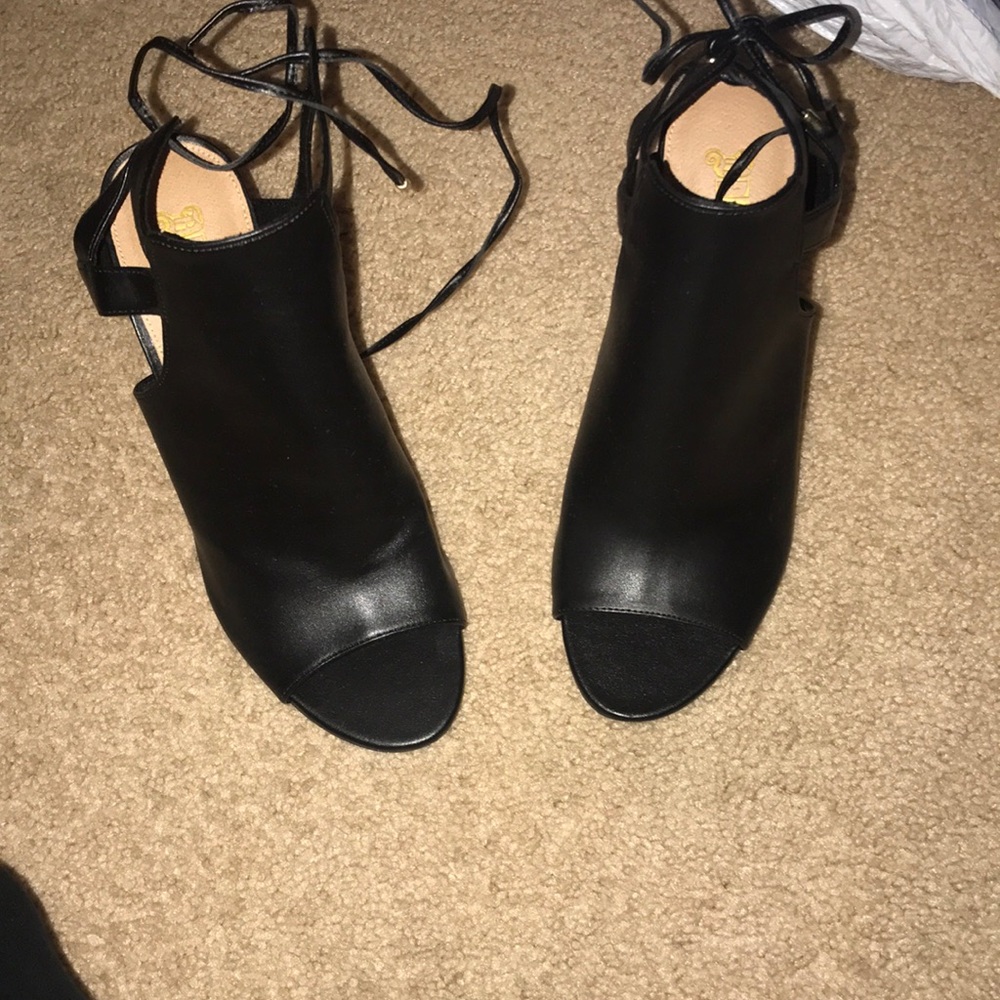 Adorable heels! Never have been worn!